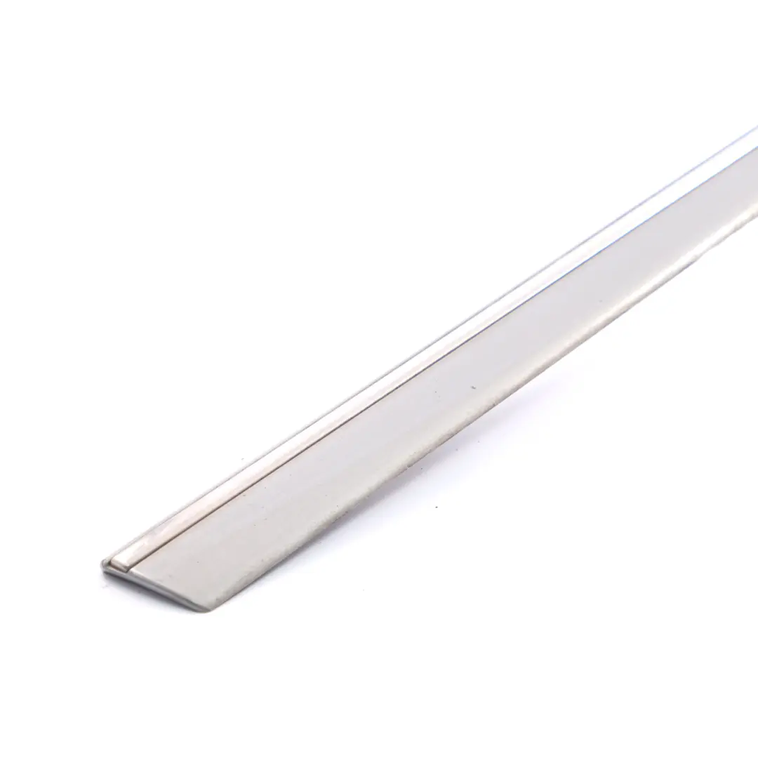 Moldura de puerta Delantera Derecha Gris Cometa - 748 para Mercedes W169 con número de pieza A1696900462 Mercedes W169 Moldura de puerta Delantera Derecha Gris Cometa - 748 - SKU A1696900462-KMG - Número de pieza A1696900462