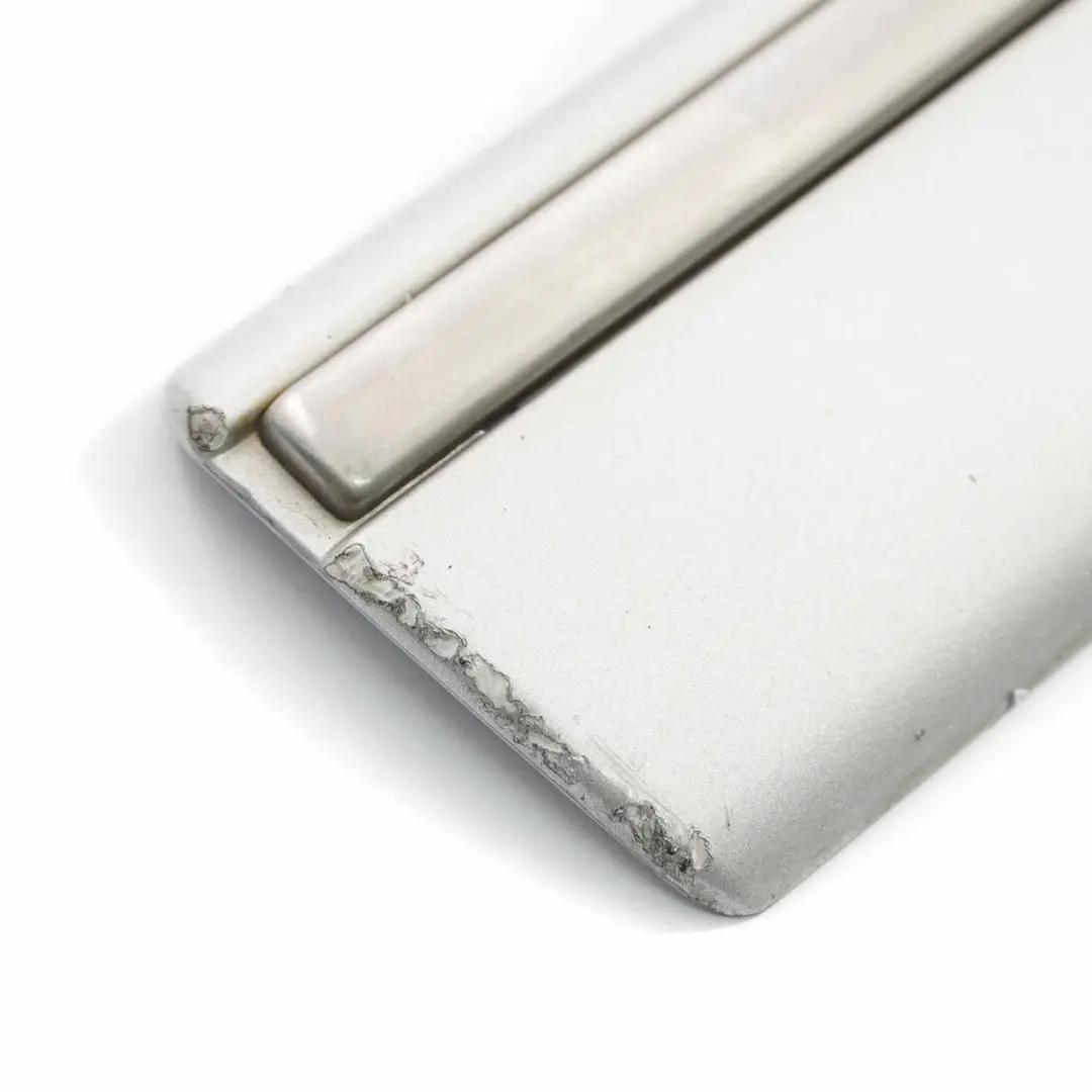 Moulure Porte Avant Droite Argent Polaire pour Mercedes W169 à propos du numéro de pièce A1696900462 Mercedes W169 Moulure Porte Avant Droite Argent Polaire - SKU A1696900462-PLS - Numéro de pièce A1696900462