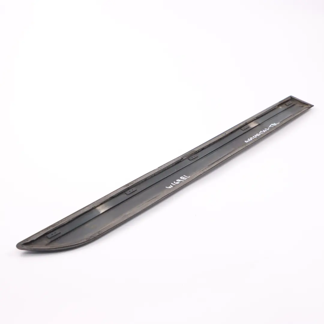 Mercedes W169 Moulure de porte arrière gauche Tropical Noir 160 - SKU A1696901362-TBL - Numéro de pièce A1696901362