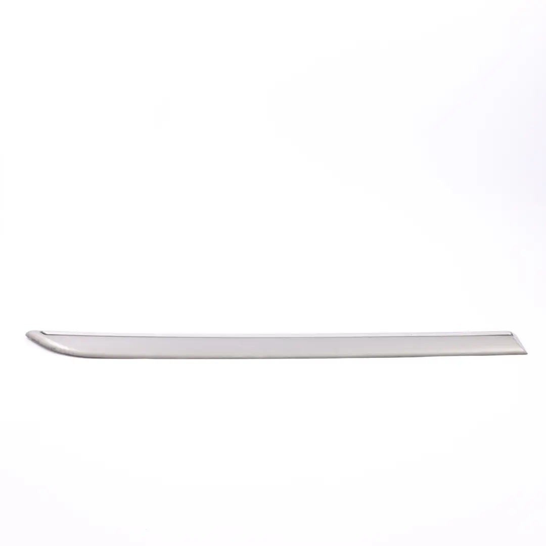 Modanatura porta Striscia posteriore destra Comet Grey - 748 per Mercedes W169 con numero di parte A1696901462 Mercedes W169 Modanatura porta Striscia posteriore destra Comet Grey - 748 - SKU A1696901462-KMG - Numero di parte A1696901462