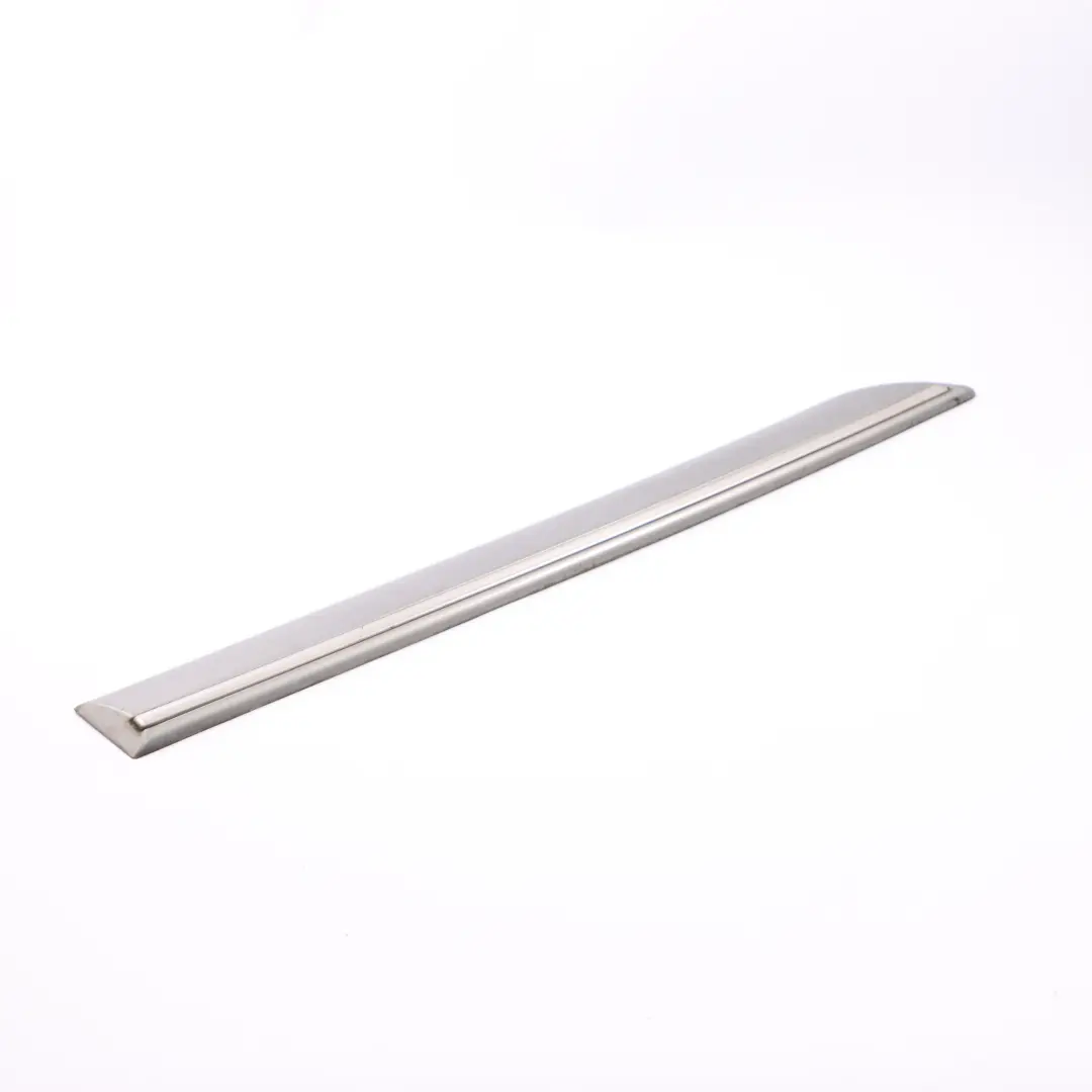 Modanatura porta Striscia posteriore destra Comet Grey - 748 per Mercedes W169 con numero di parte A1696901462 Mercedes W169 Modanatura porta Striscia posteriore destra Comet Grey - 748 - SKU A1696901462-KMG - Numero di parte A1696901462