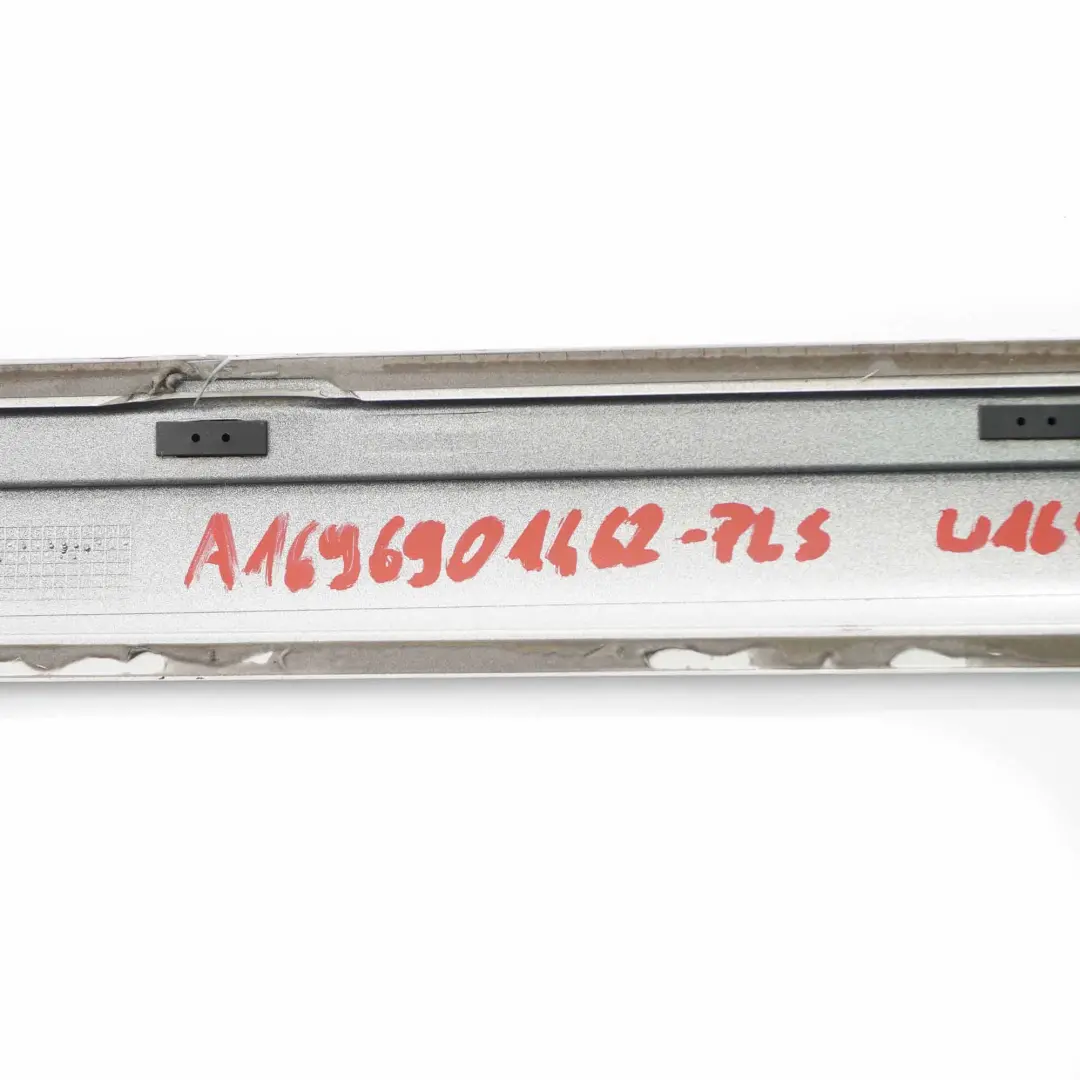 Tür verkleidung Zierleiste hinten rechts Polar silber für Mercedes W169 mit Teilenummer A1696901462 Mercedes W169 Tür verkleidung Zierleiste hinten rechts Polar silber - SKU A1696901462-PLS - Teilenummer A1696901462
