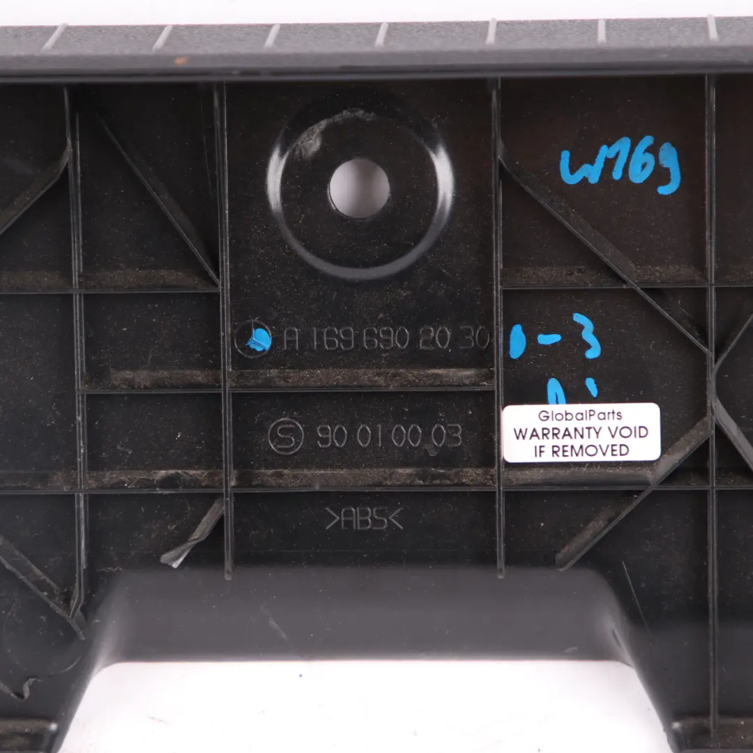 Osłona Nakładka Progu Bagażnika do Mercedes W169 o numerze A1696902030 Mercedes W169 Osłona Nakładka Progu Bagażnika - SKU A1696902030-3 - Numer Części A1696902030