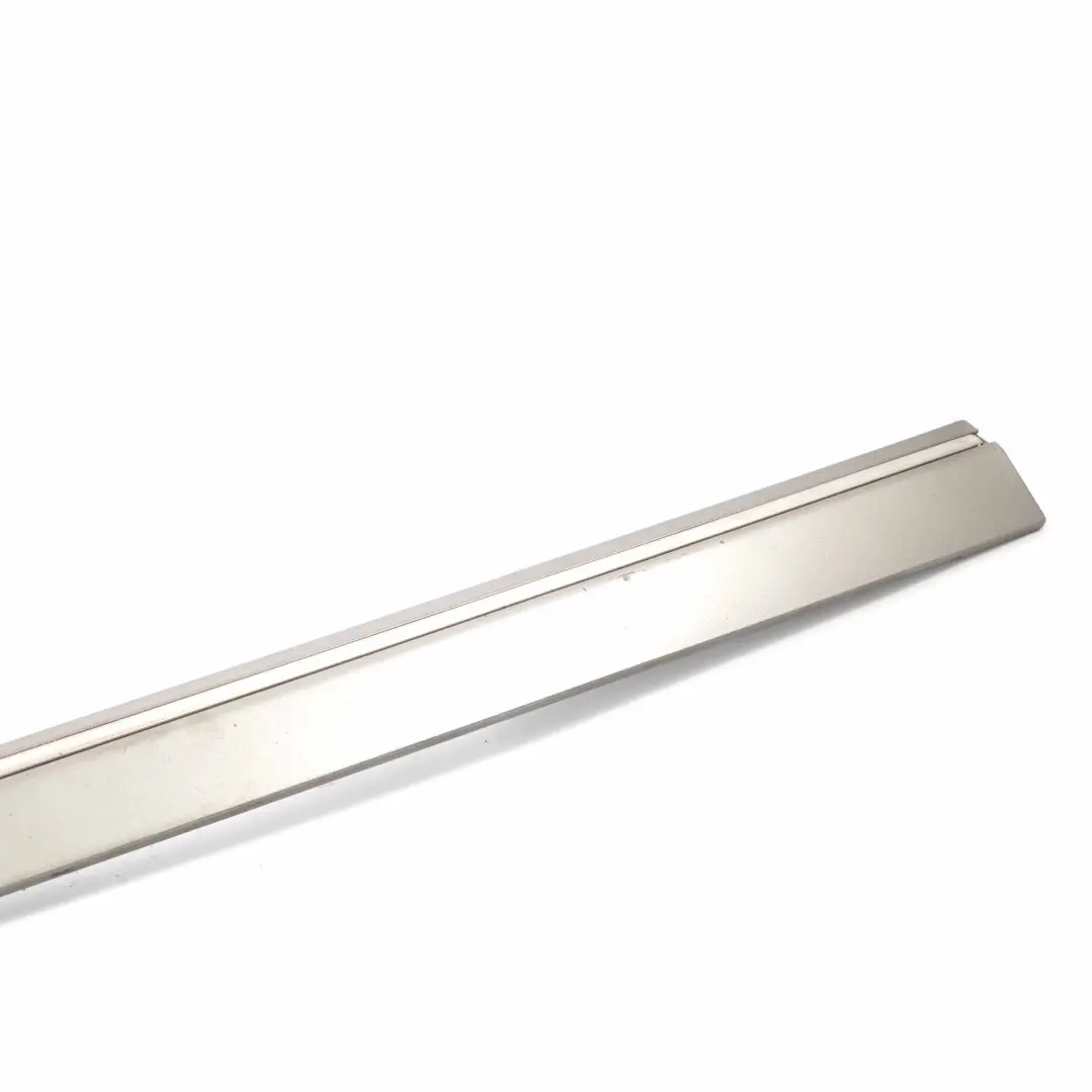 Banda moldura puerta delantera izquierda Gris comet metalizado 748 para Mercedes W245 con número de pieza A1696903362 Mercedes W245 Banda moldura puerta delantera izquierda Gris comet metalizado 748 - SKU A1696903362-KMG - Número de pieza A1696903362