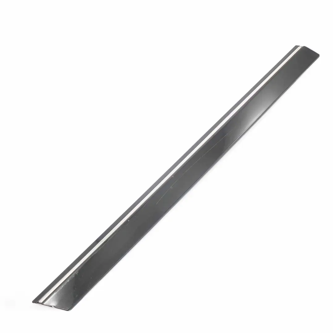 Tür Hinten Rechts Zierleiste Kosmos Schwarz Metallic - 191 für Mercedes W245 mit Teilenummer A1696903662 Mercedes W245 Tür Hinten Rechts Zierleiste Kosmos Schwarz Metallic - 191 - SKU A1696903662-KB - Teilenummer A1696903662