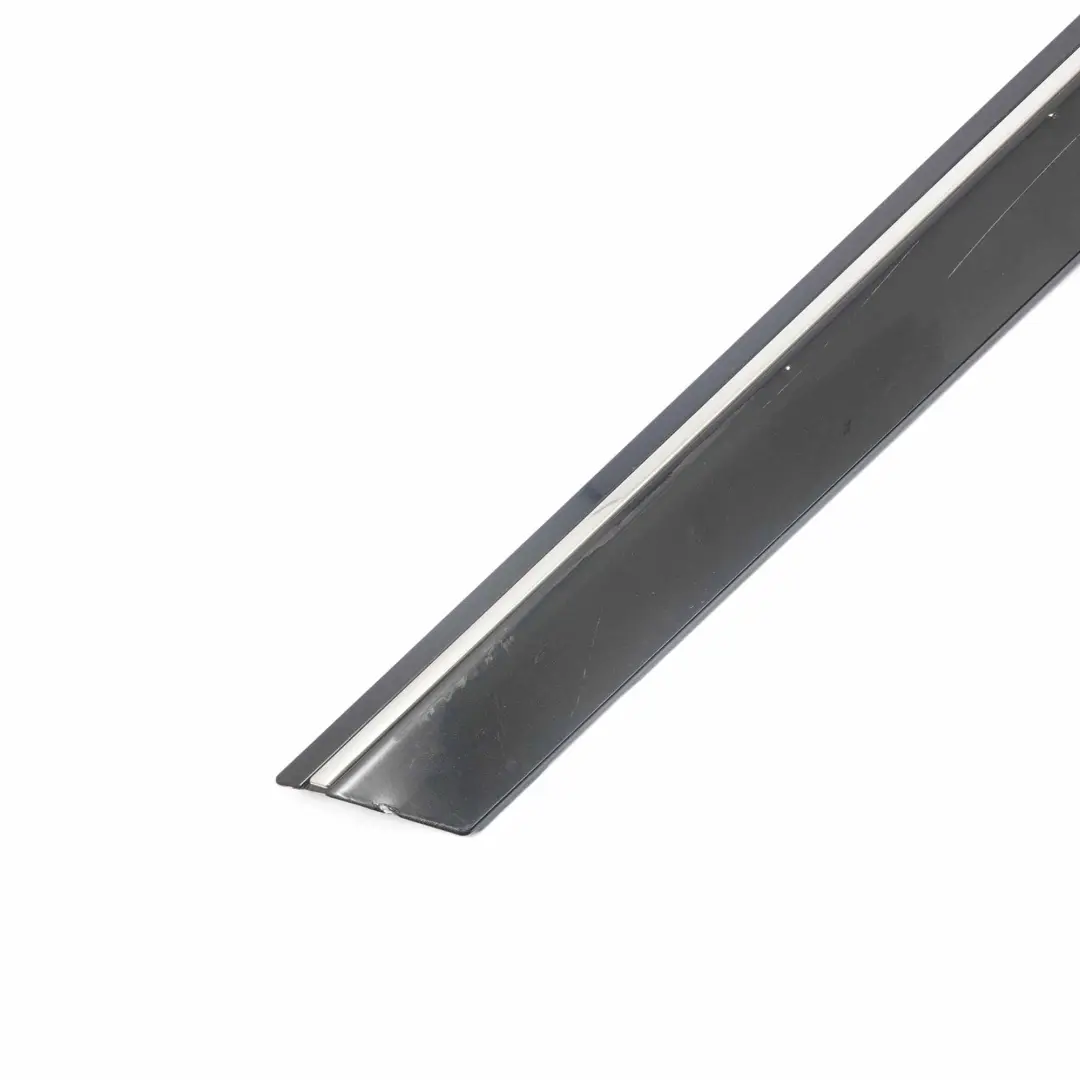 Tür Hinten Rechts Zierleiste Kosmos Schwarz Metallic - 191 für Mercedes W245 mit Teilenummer A1696903662 Mercedes W245 Tür Hinten Rechts Zierleiste Kosmos Schwarz Metallic - 191 - SKU A1696903662-KB - Teilenummer A1696903662