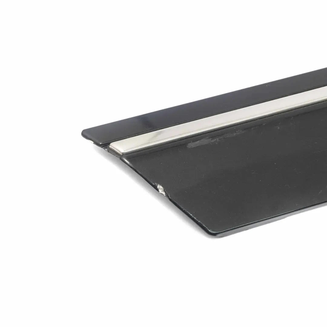 Tür Hinten Rechts Zierleiste Kosmos Schwarz Metallic - 191 für Mercedes W245 mit Teilenummer A1696903662 Mercedes W245 Tür Hinten Rechts Zierleiste Kosmos Schwarz Metallic - 191 - SKU A1696903662-KB - Teilenummer A1696903662