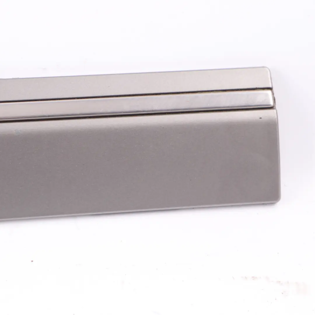 Moldura De Puerta Trasera Derecha Gris Cometa 748 A1696983862 para Mercedes W245 con número de pieza A1696903662 Mercedes W245 Moldura De Puerta Trasera Derecha Gris Cometa 748 A1696983862 - SKU A1696903662-KMG - Número de pieza A1696903662