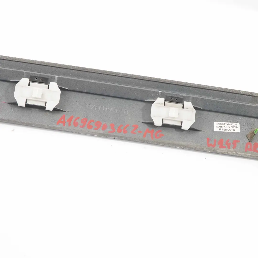 Mercedes W245 Striscia rivestimento porta posteriore destra Grigio Montagna 787 - SKU A1696903662-MG - Numero di parte A1696903662