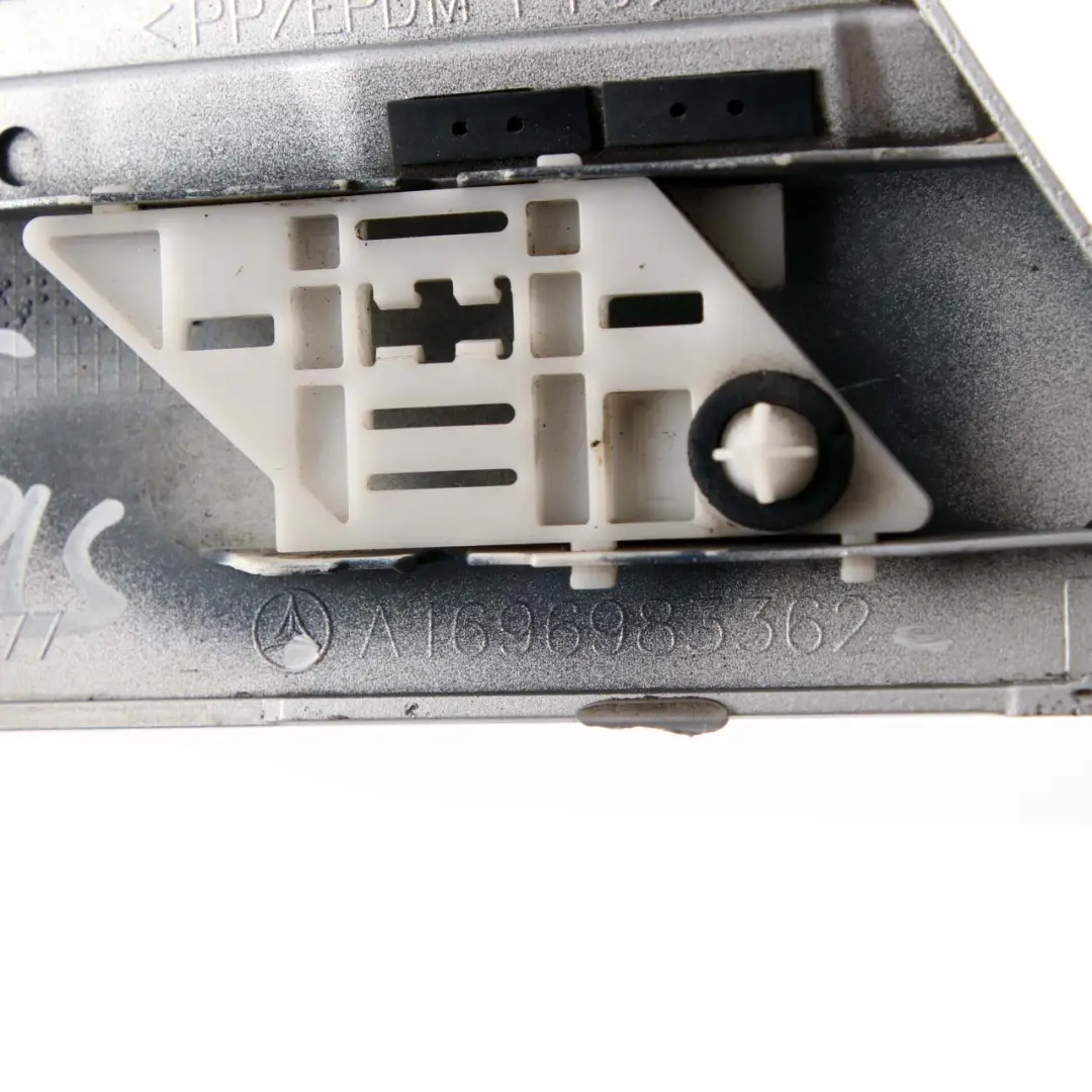Mercedes W245 Tira Protectora Guardabarros Tras Izq Plata Polar 761 A1696983362 - SKU A1696904162-PLS - Número de pieza A1696904162