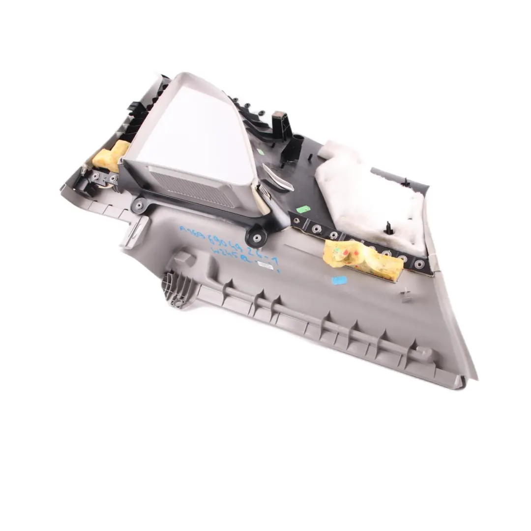 Cache Panneau Coffre Colonne Arrière Gauche Trim Gris pour Mercedes W245 à propos du numéro de pièce A1696904926 Mercedes W245 Cache Panneau Coffre Colonne Arrière Gauche Trim Gris - SKU A1696904926-1 - Numéro de pièce A1696904926