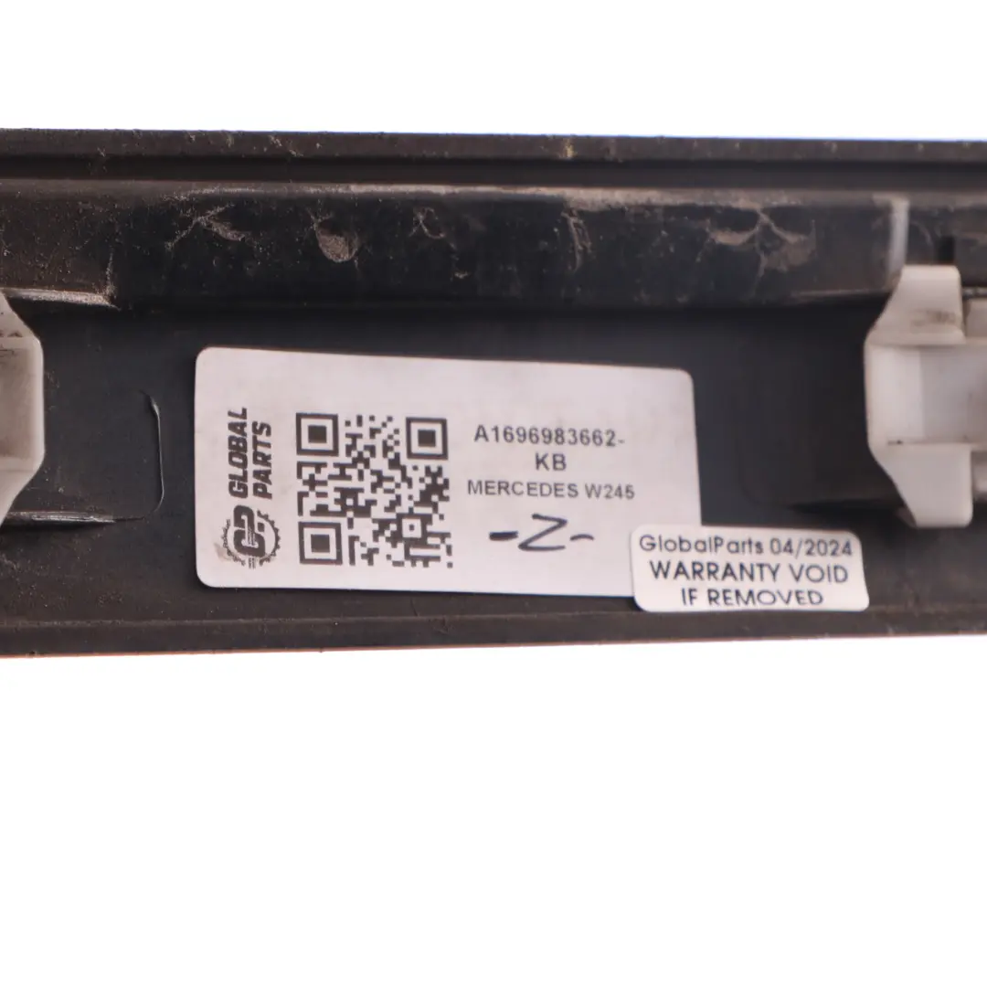Listwa Drzwi Prawy Przód Prawa Przednia Cosmic Black do Mercedes W245 o numerze A1696983662 Mercedes W245 Listwa Drzwi Prawy Przód Prawa Przednia Cosmic Black - SKU A1696983662-KB - Numer Części A1696983662