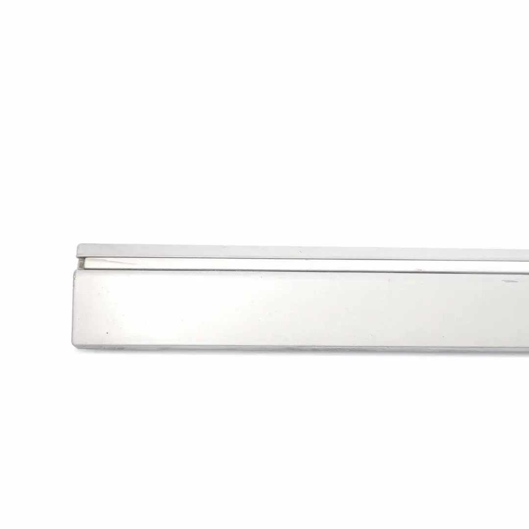 Moldura puerta delantera derecha Strip Gris Cometa Mercedes W245 748 para con número de pieza A1696983662 Moldura puerta delantera derecha Strip Gris Cometa Mercedes W245 748 - SKU A1696983662-KMG - Número de pieza A1696983662