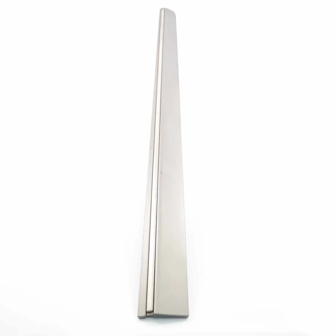 Modanatura porta anteriore destra Striscia grigio cometa 748 per Mercedes W245 con numero di parte A1696983662 Mercedes W245 Modanatura porta anteriore destra Striscia grigio cometa 748 - SKU A1696983662-KMG - Numero di parte A1696983662