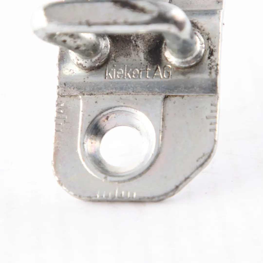 Soporte cerradero puerta trasera inferior cerrojo A6397400232 para Mercedes W639 con número de pieza A1697200004 Mercedes W639 Soporte cerradero puerta trasera inferior cerrojo A6397400232 - SKU A1697200004 - Número de pieza A1697200004