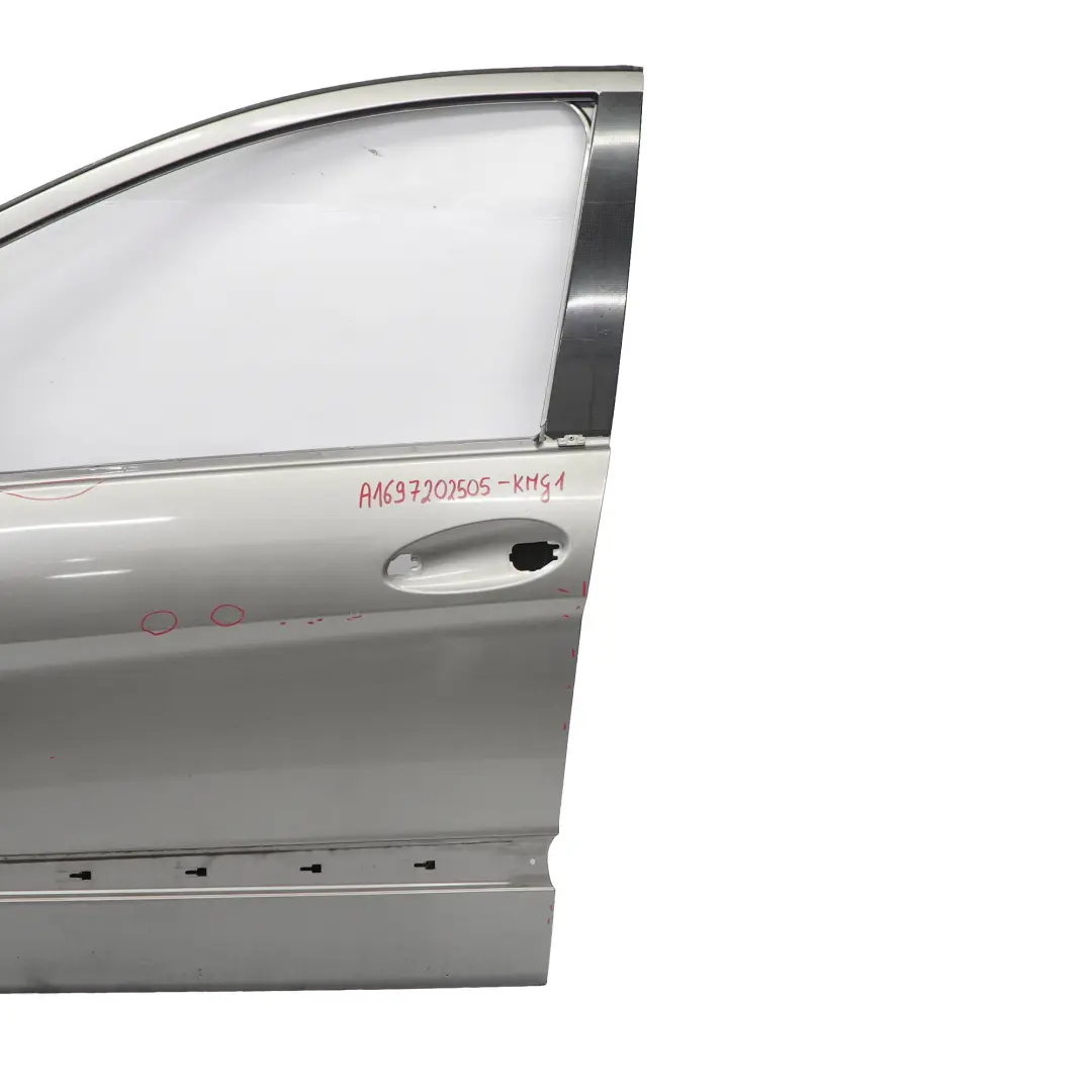 Puerta Delantera Izquierda Kometgrau Gris Cometa Metalizado - 748 para Mercedes W245 con número de pieza A1697202505 Mercedes W245 Puerta Delantera Izquierda Kometgrau Gris Cometa Metalizado - 748 - SKU A1697202505-KMG1 - Número de pieza A1697202505