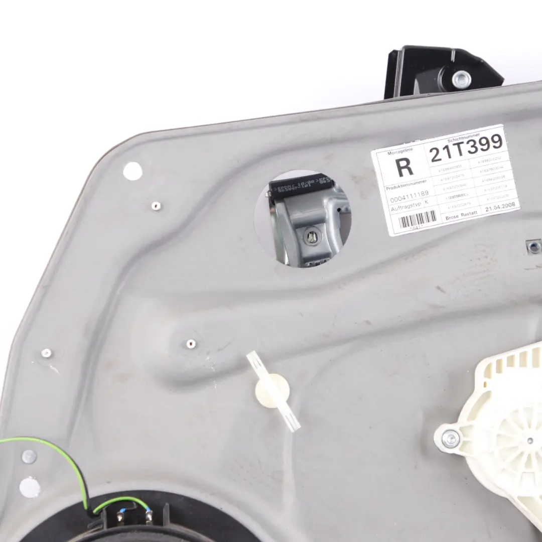 Front Right Door O/S Electric Window Regulator Lifter to Mercedes W169 with Part number A1697202879 Mercedes W169 Front Right Door O/S Electric Window Regulator Lifter - SKU A1697202879 - Part number A1697202879