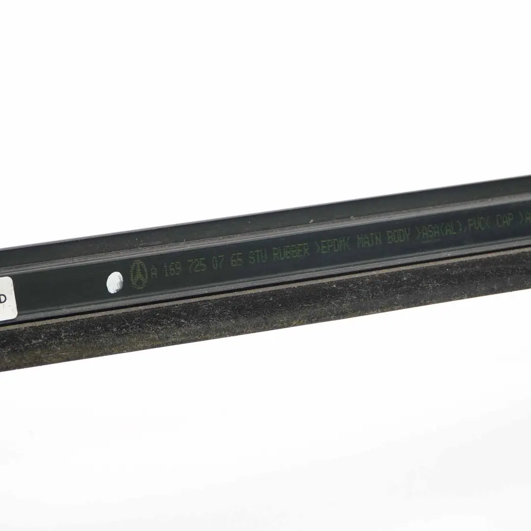 Puerta Delantera Izquierda Junta Riel para Mercedes W169 con número de pieza A1697250765 Mercedes W169 Puerta Delantera Izquierda Junta Riel - SKU A1697250765 - Número de pieza A1697250765