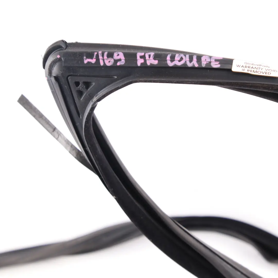 Guarnizione Finestra Anteriore Destra Guarnizione per Mercedes W169 con numero di parte A1697250825 Mercedes W169 Guarnizione Finestra Anteriore Destra Guarnizione - SKU A1697250825 - Numero di parte A1697250825