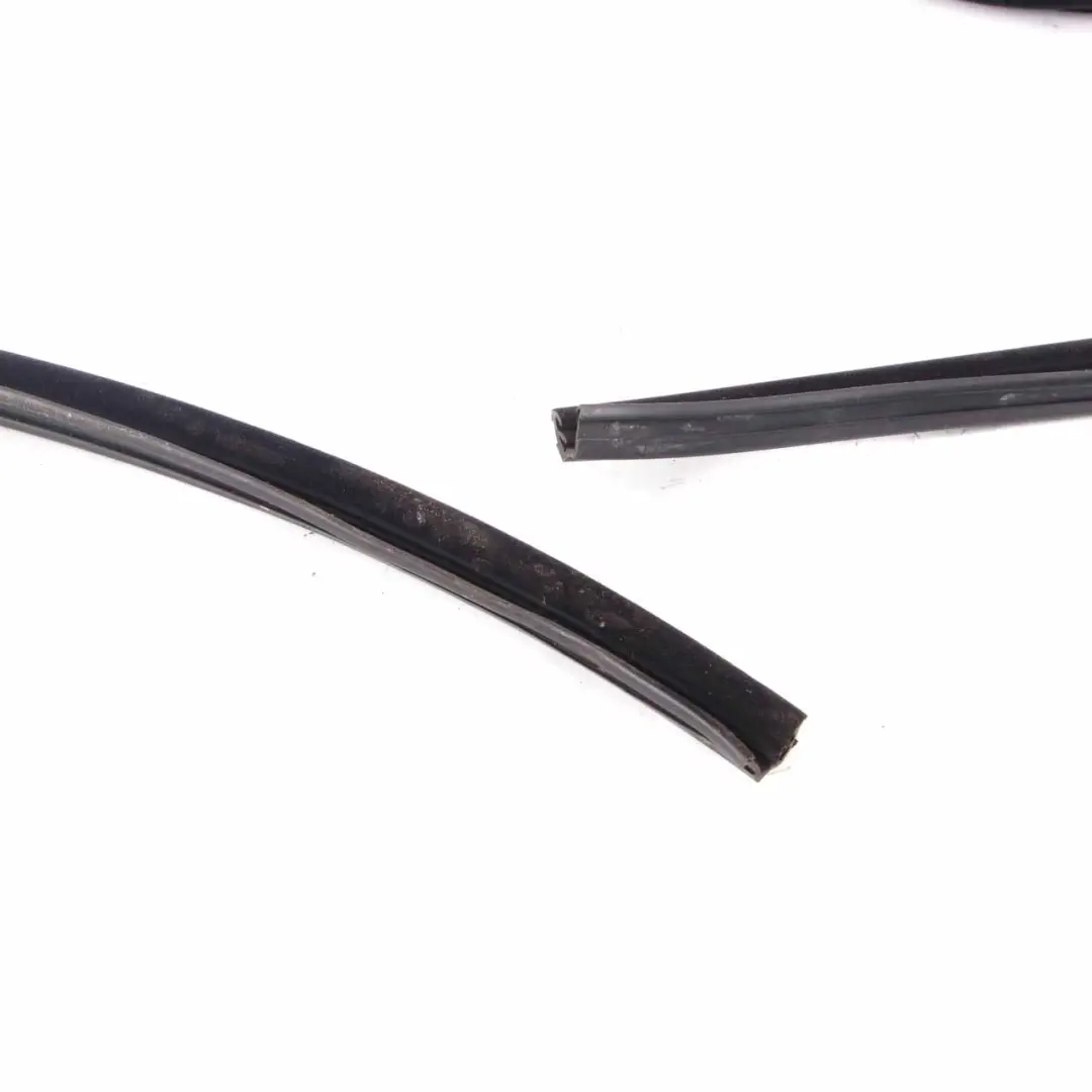 Sello Puerta Ventana Delantera Derecha Interior para Mercedes W169 con número de pieza A1697250825 Mercedes W169 Sello Puerta Ventana Delantera Derecha Interior - SKU A1697250825 - Número de pieza A1697250825