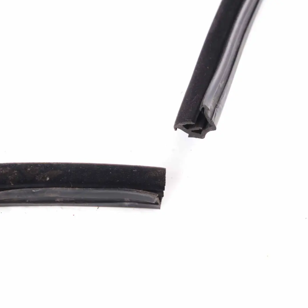 Joint de vitre porte avant droite Joint d'intérieur pour Mercedes W169 à propos du numéro de pièce A1697250825 Mercedes W169 Joint de vitre porte avant droite Joint d'intérieur - SKU A1697250825 - Numéro de pièce A1697250825