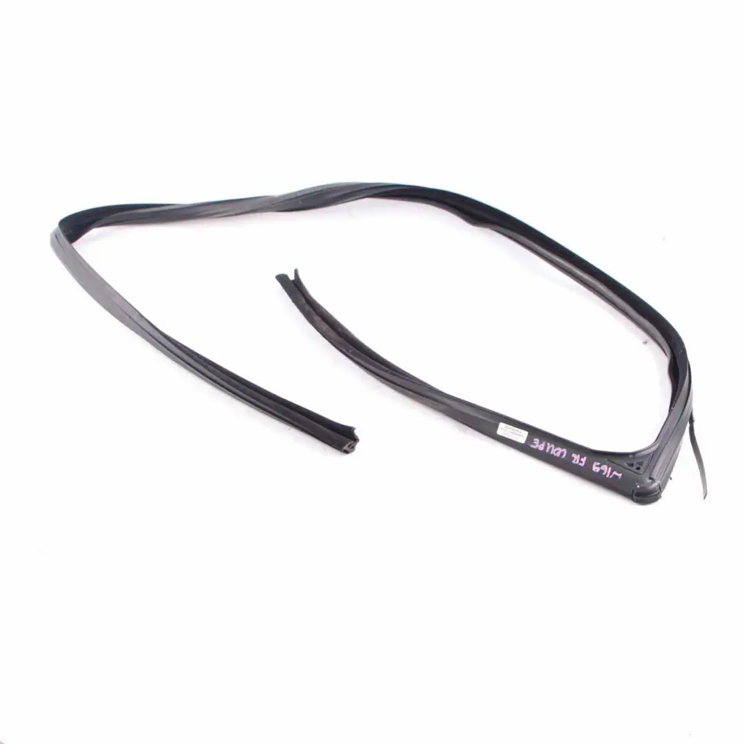 Guarnizione Finestra Anteriore Destra Guarnizione per Mercedes W169 con numero di parte A1697250825 Mercedes W169 Guarnizione Finestra Anteriore Destra Guarnizione - SKU A1697250825 - Numero di parte A1697250825