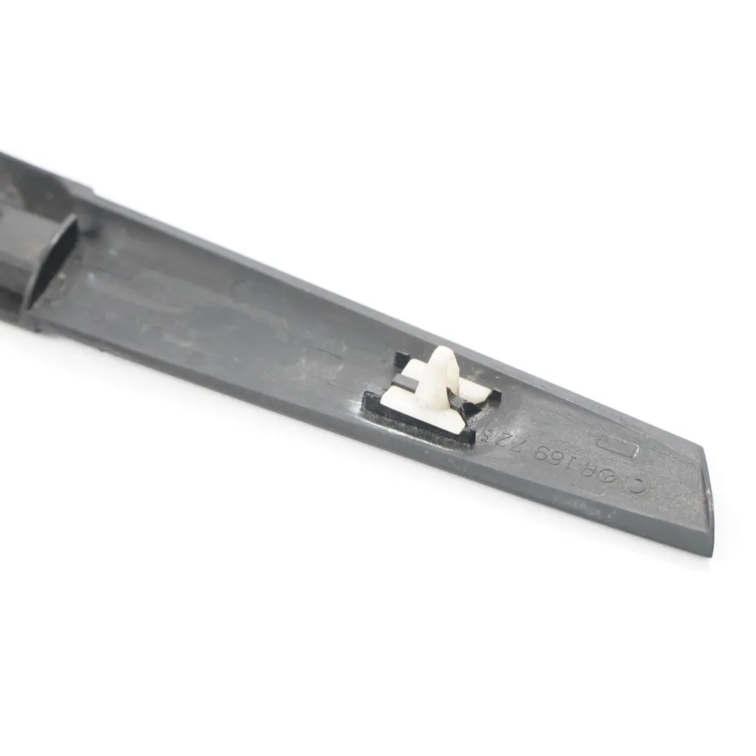 Barra de la Barandilla de la Puerta Izquierdo para Mercedes W169 Coupe con número de pieza A1697251365 Mercedes W169 Coupe Barra de la Barandilla de la Puerta Izquierdo - SKU A1697251365 - Número de pieza A1697251365