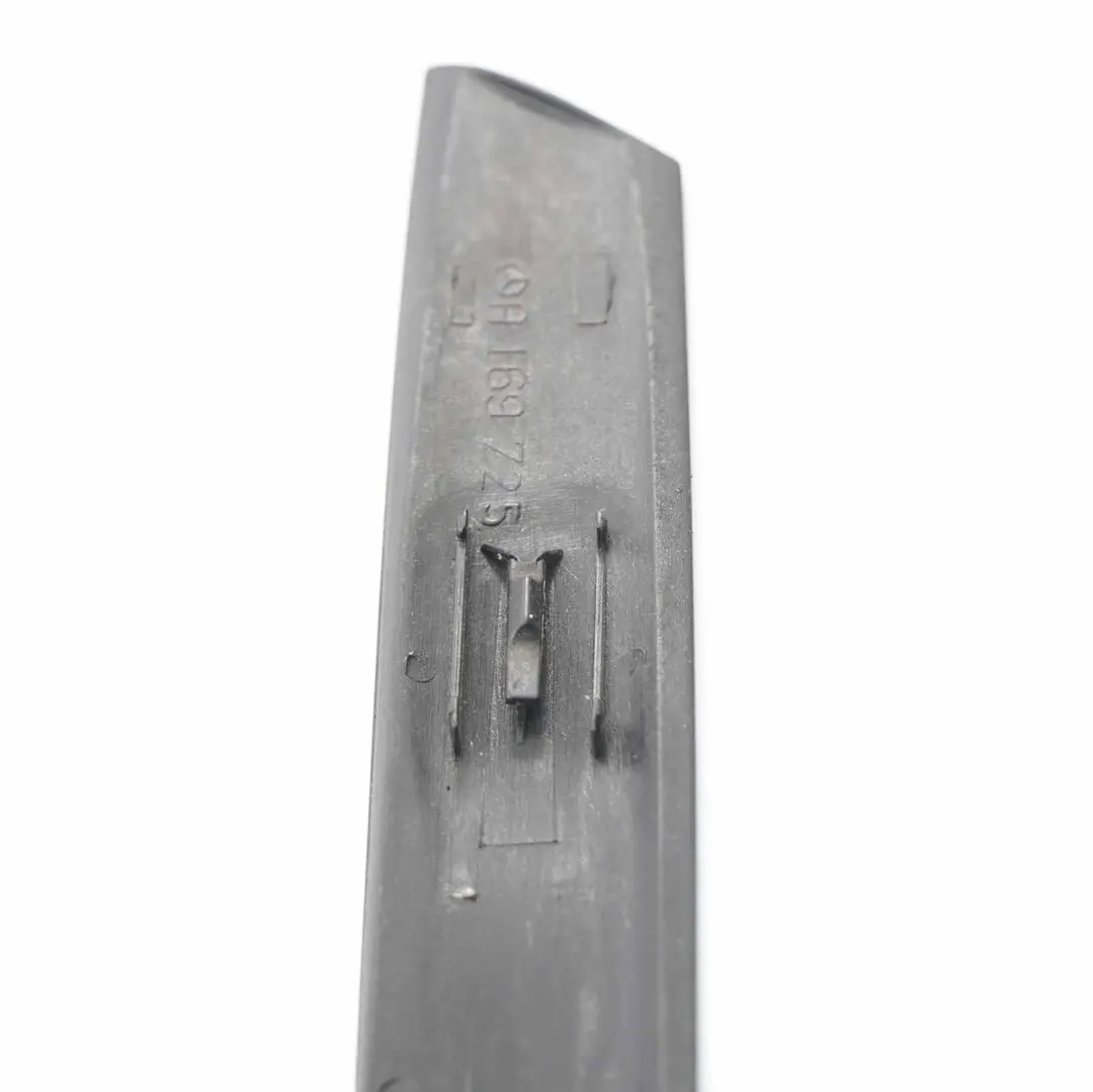 Coupé Anteriore Destra Asta Porta Guarnizione Tenuta per Mercedes W169 con numero di parte A1697251465 Mercedes W169 Coupé Anteriore Destra Asta Porta Guarnizione Tenuta - SKU A1697251465 - Numero di parte A1697251465