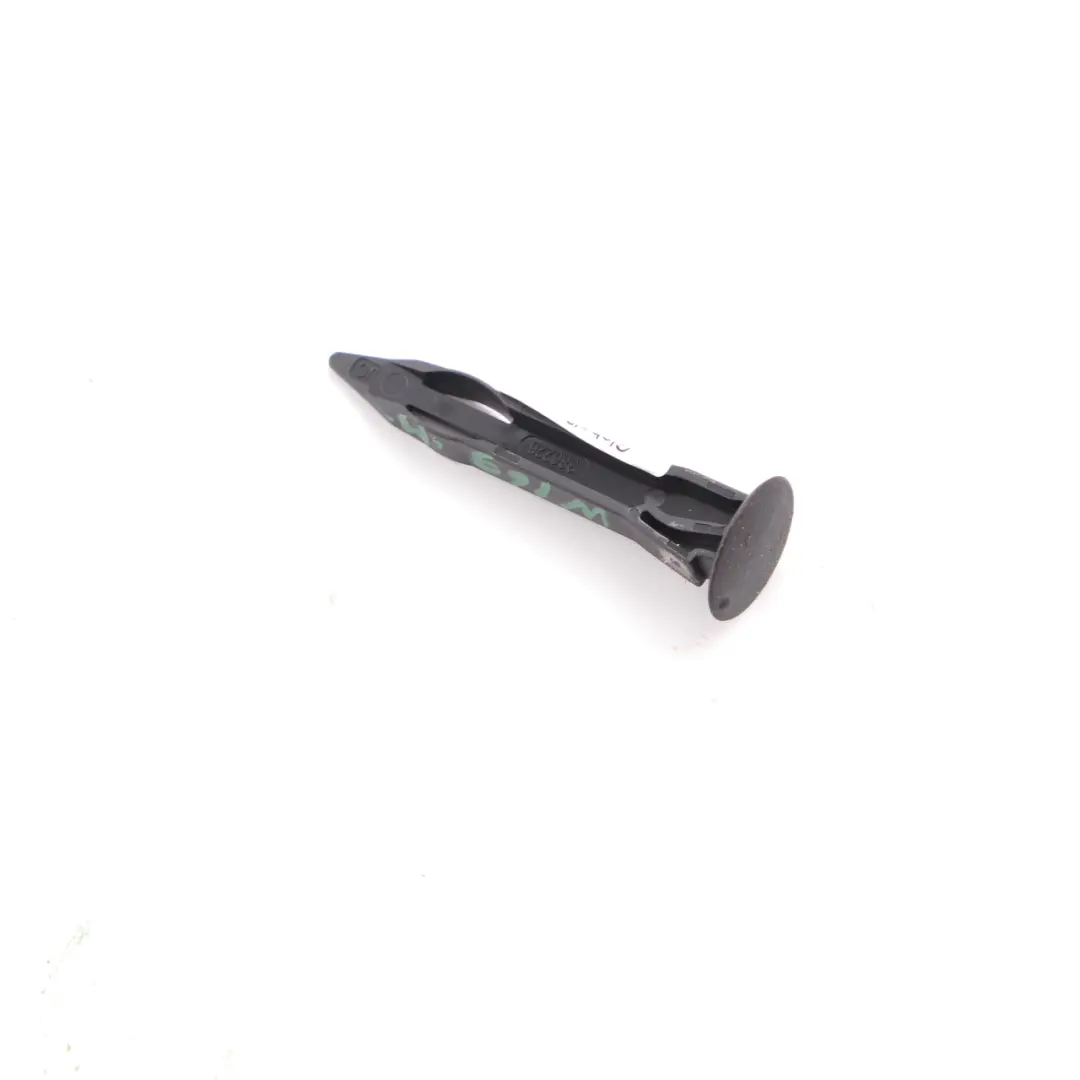 Clip scheda porta Mercedes W169 W245 anteriore sinistro destro per con numero di parte A1697270014 Clip scheda porta Mercedes W169 W245 anteriore sinistro destro - SKU A1697270014 - Numero di parte A1697270014
