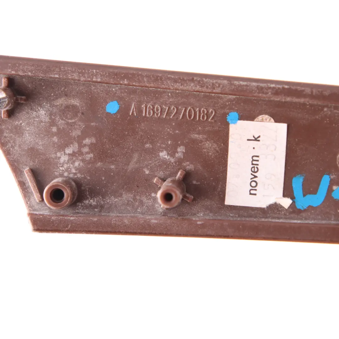 Mercedes-Benz W169 Dekorleiste Zierleiste Links Holz für mit Teilenummer A1697270182 Mercedes-Benz W169 Dekorleiste Zierleiste Links Holz - SKU A1697270182 - Teilenummer A1697270182
