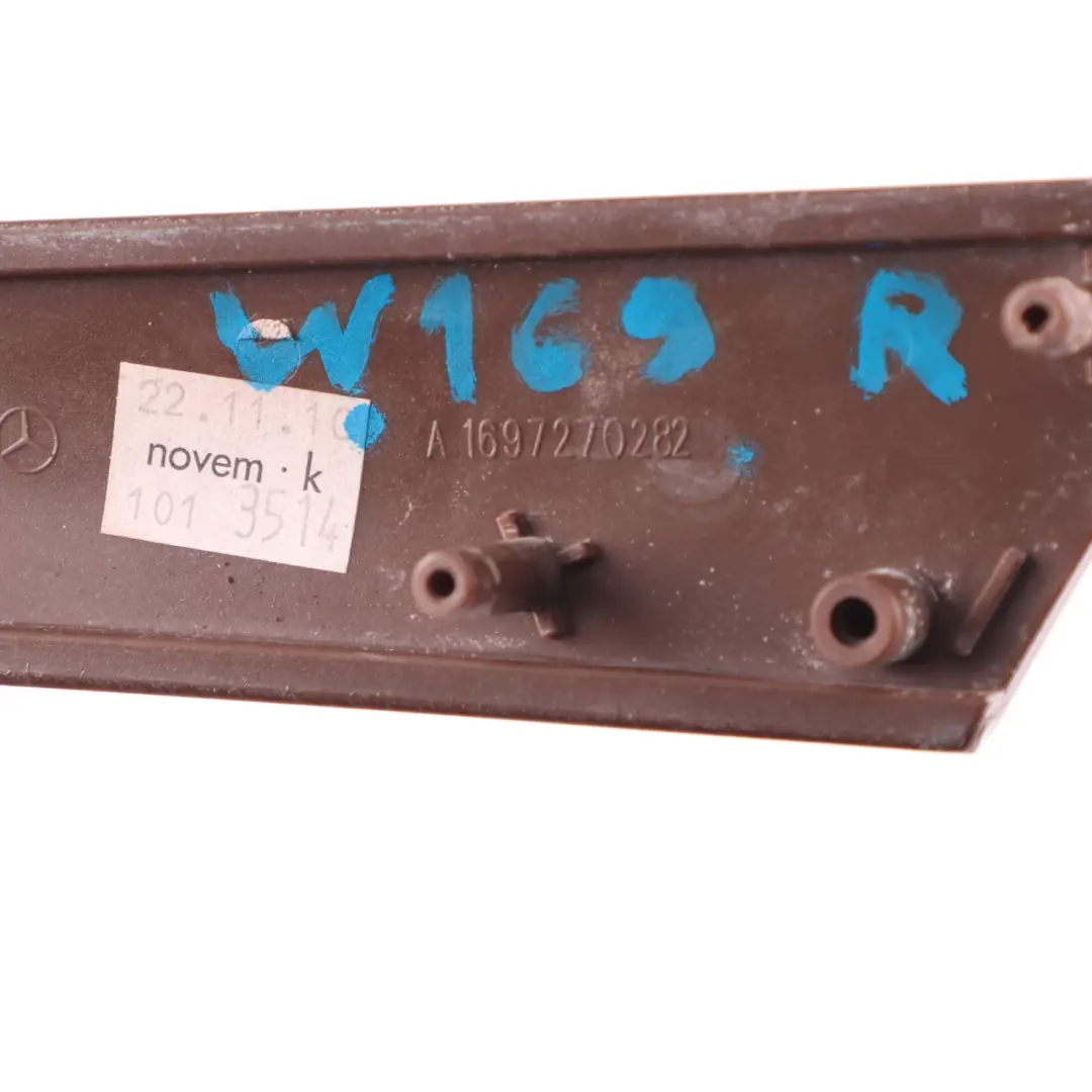 Bande décorative porte droite bois myrte pour Mercedes W169 à propos du numéro de pièce A1697270282 Mercedes W169 Bande décorative porte droite bois myrte - SKU A1697270282 - Numéro de pièce A1697270282