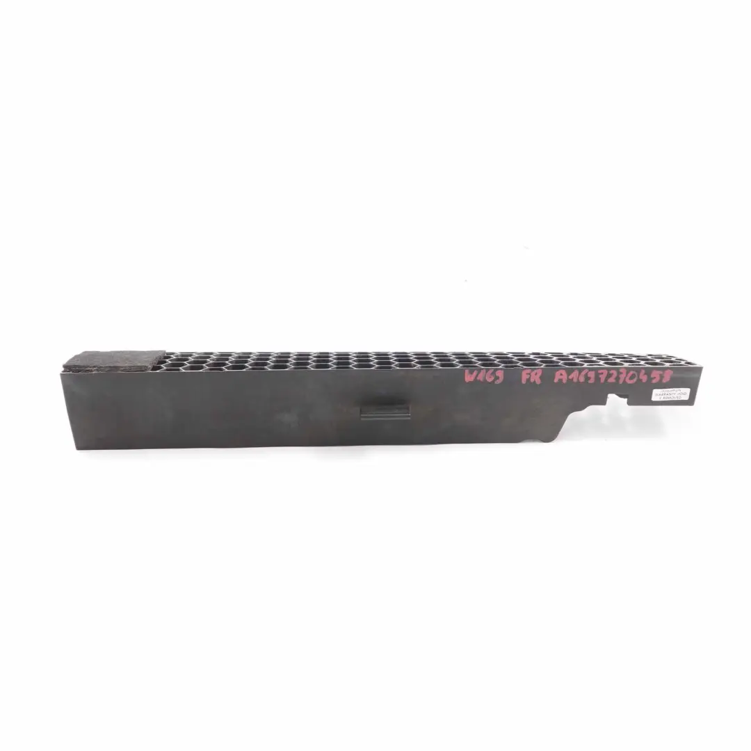 Supporto supporto staffa porta anteriore destra per Mercedes W245 con numero di parte A1697270458 Mercedes W245 Supporto supporto staffa porta anteriore destra - SKU A1697270458 - Numero di parte A1697270458