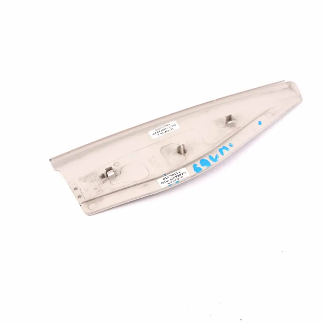 Embellecedor Ventana Trasera Derecha Marco Gris para Mercedes W169 con número de pieza A1697300111 Mercedes W169 Embellecedor Ventana Trasera Derecha Marco Gris - SKU A1697300111 - Número de pieza A1697300111