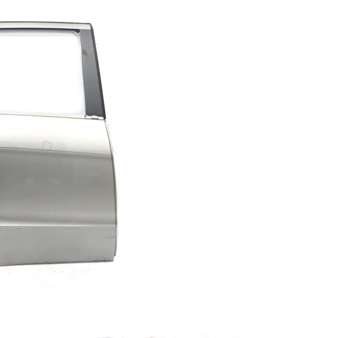 Puerta Trasera Derecha Kometgrau Gris Cometa Metalizado - 748 para Mercedes W169 con número de pieza A1697302005 Mercedes W169 Puerta Trasera Derecha Kometgrau Gris Cometa Metalizado - 748 - SKU A1697302005-KMG - Número de pieza A1697302005