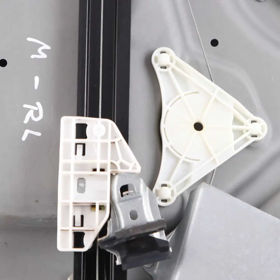 Porta Posteriore Sinistra Regolatore Alzacristalli Elettrico per Mercedes W169 con numero di parte A1697303379 Mercedes W169 Porta Posteriore Sinistra Regolatore Alzacristalli Elettrico - SKU A1697303379 - Numero di parte A1697303379