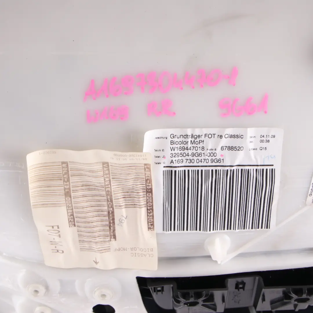 Scheda porta pannello rivestimento posteriore destro Nero per Mercedes W169 con numero di parte A1697304470 Mercedes W169 Scheda porta pannello rivestimento posteriore destro Nero - SKU A1697304470-1 - Numero di parte A1697304470