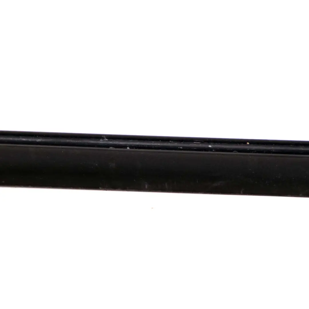 Joint intérieur de la porte arrière droite pour Mercedes W245 à propos du numéro de pièce A1697352365 Mercedes W245 Joint intérieur de la porte arrière droite - SKU A1697352365 - Numéro de pièce A1697352365