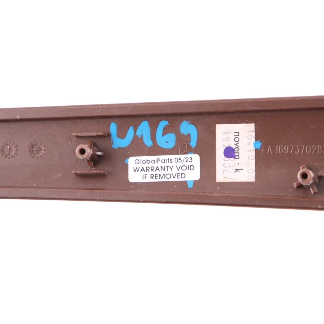 Türleiste Innenverkleidung Abdeckung hinten rechts für Mercedes W169 mit Teilenummer A1697370282 Mercedes W169 Türleiste Innenverkleidung Abdeckung hinten rechts - SKU A1697370282 - Teilenummer A1697370282