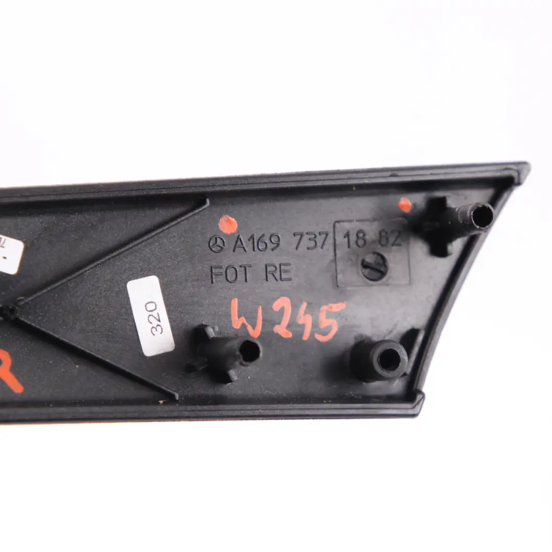 Rivestimento porta Pannello copertura Maniglia posteriore destra per Mercedes W169 con numero di parte A1697371882 Mercedes W169 Rivestimento porta Pannello copertura Maniglia posteriore destra - SKU A1697371882 - Numero di parte A1697371882