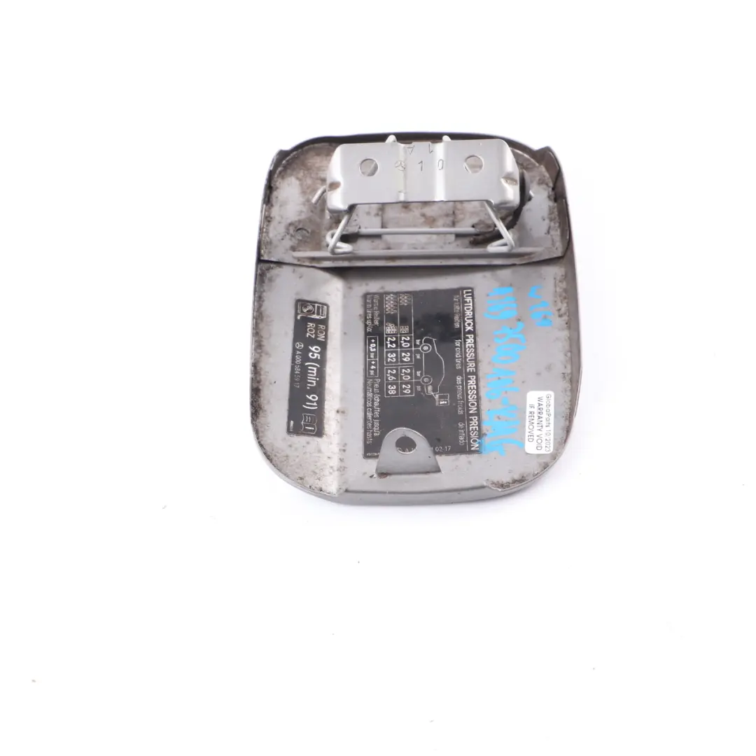 Kraftstofftankklappe Tankdeckelabdeckung Comet Grau für Mercedes W169 mit Teilenummer A1697500106 Mercedes W169 Kraftstofftankklappe Tankdeckelabdeckung Comet Grau - SKU A1697500106-KMG - Teilenummer A1697500106