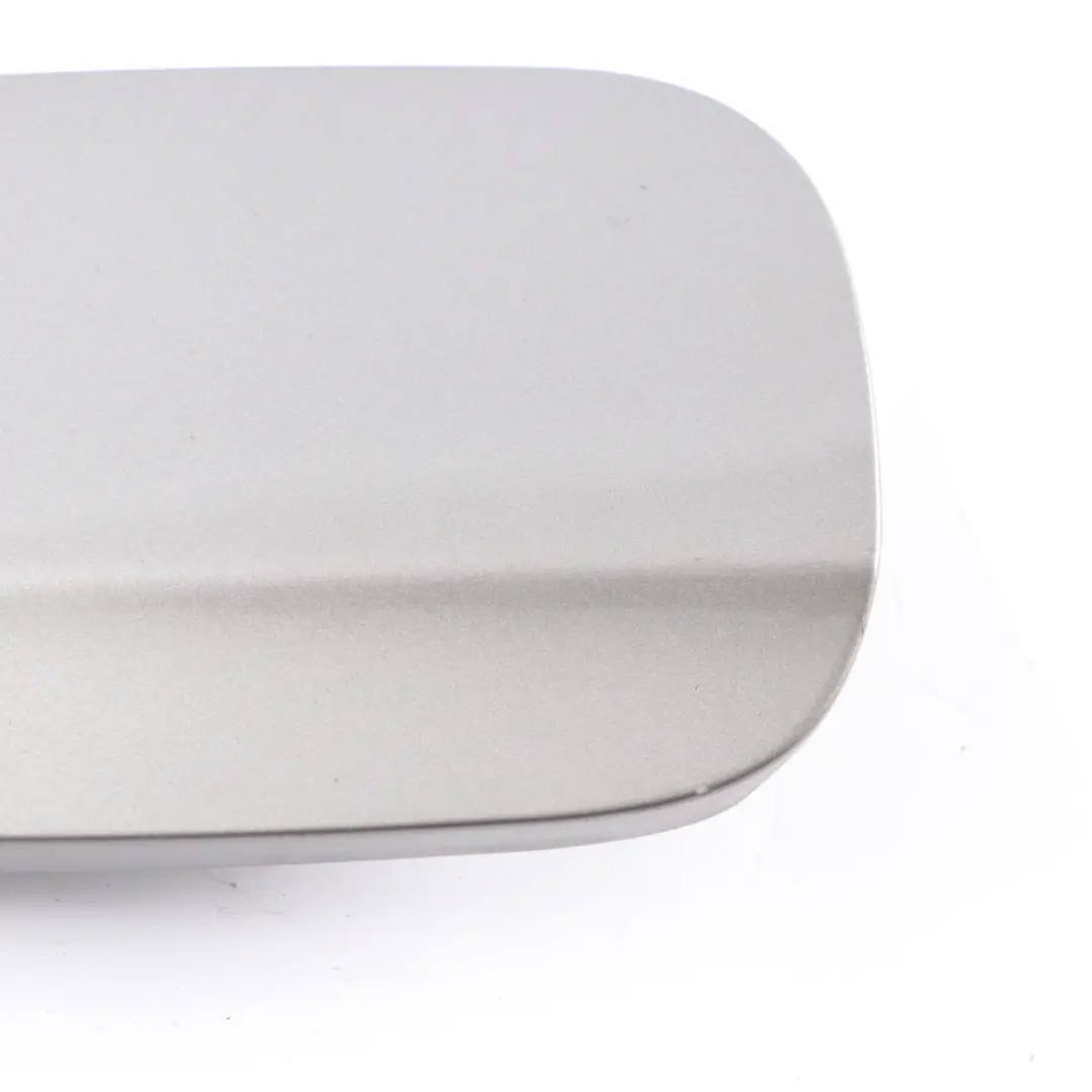 Couvercle de bouchon de réservoir carburant Comet Grey pour Mercedes W169 à propos du numéro de pièce A1697500106 Mercedes W169 Couvercle de bouchon de réservoir carburant Comet Grey - SKU A1697500106-KMG - Numéro de pièce A1697500106