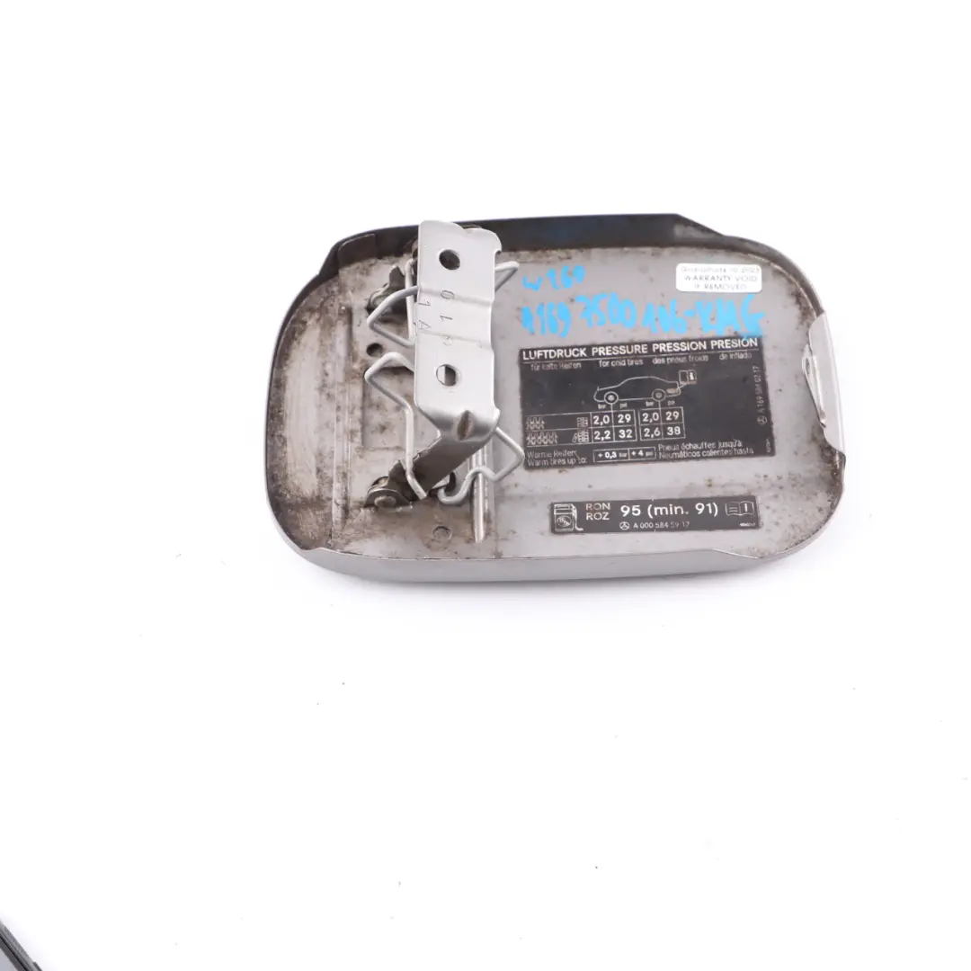 Mercedes W169 Couvercle de bouchon de réservoir carburant Comet Grey - SKU A1697500106-KMG - Numéro de pièce A1697500106
