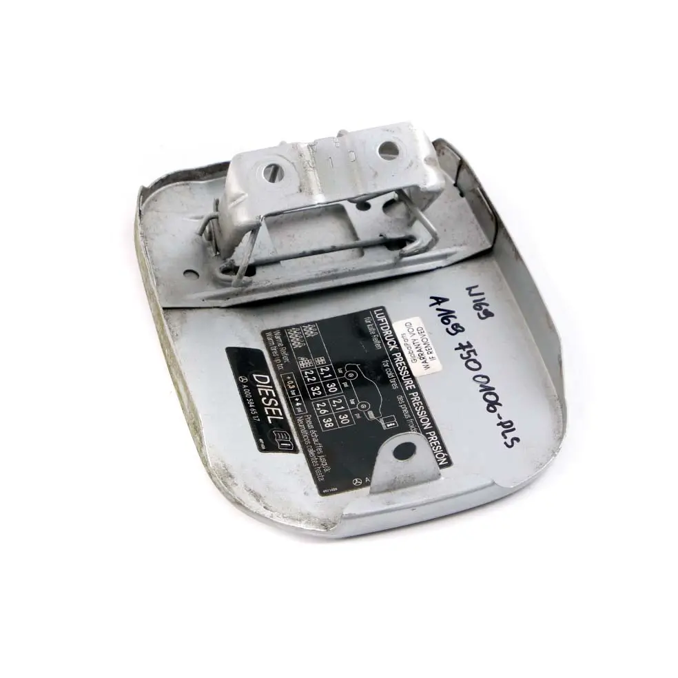 Tankklappe Tankdeckel Abdeckung Polarsilber 761 für Mercedes W169 mit Teilenummer A1697500106 Mercedes W169 Tankklappe Tankdeckel Abdeckung Polarsilber 761 - SKU A1697500106-PLS - Teilenummer A1697500106