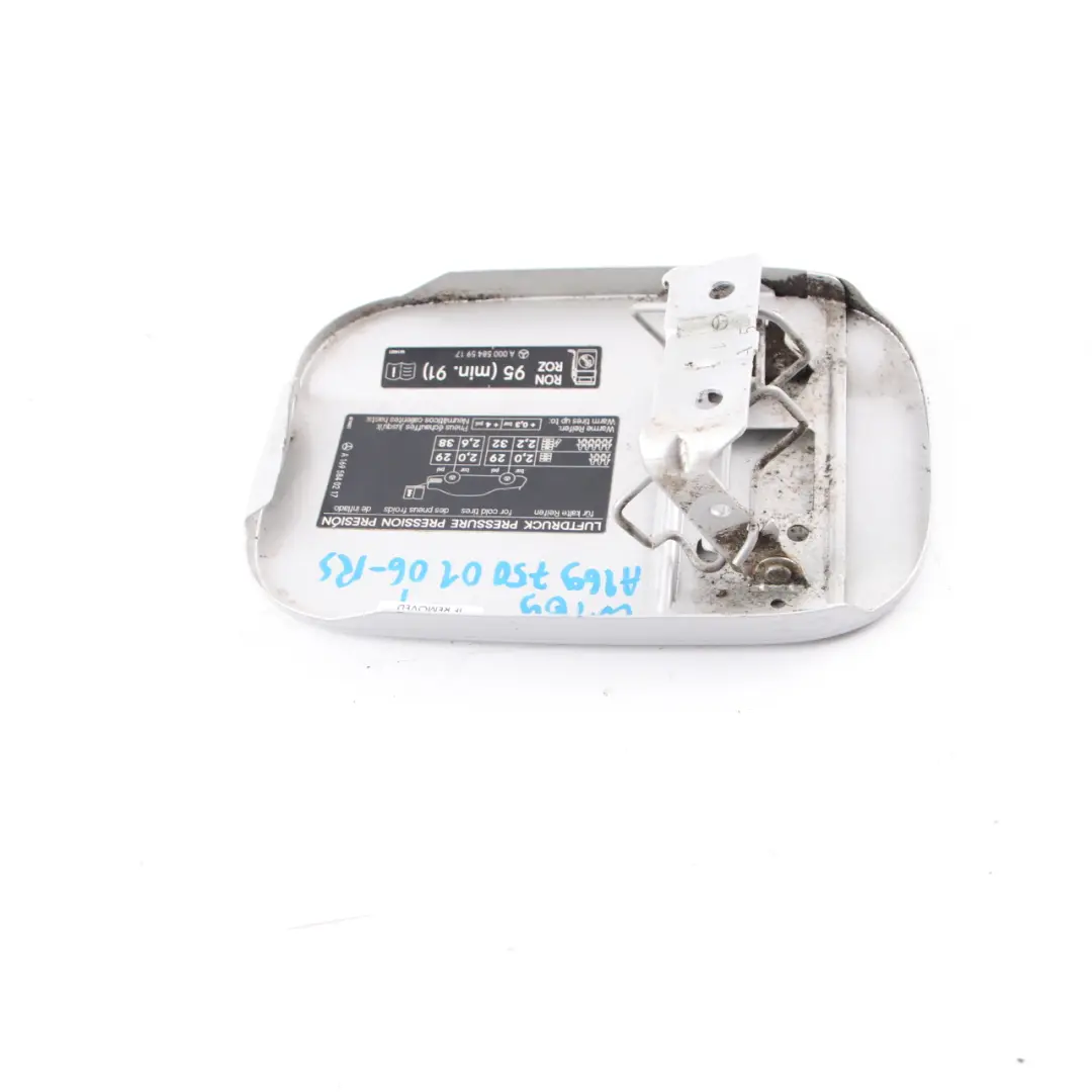 Coperchio tappo serbatoio Reef Silver Metallic - 783 per Mercedes W169 con numero di parte A1697500106 Mercedes W169 Coperchio tappo serbatoio Reef Silver Metallic - 783 - SKU A1697500106-RS - Numero di parte A1697500106