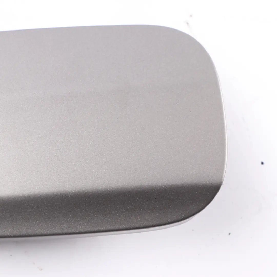 Mercedes W245 Llenado Combustible Tapa Tanque Tapa Gris Cometa Metálico - 748 - SKU A1697500406-KMG - Número de pieza A1697500406