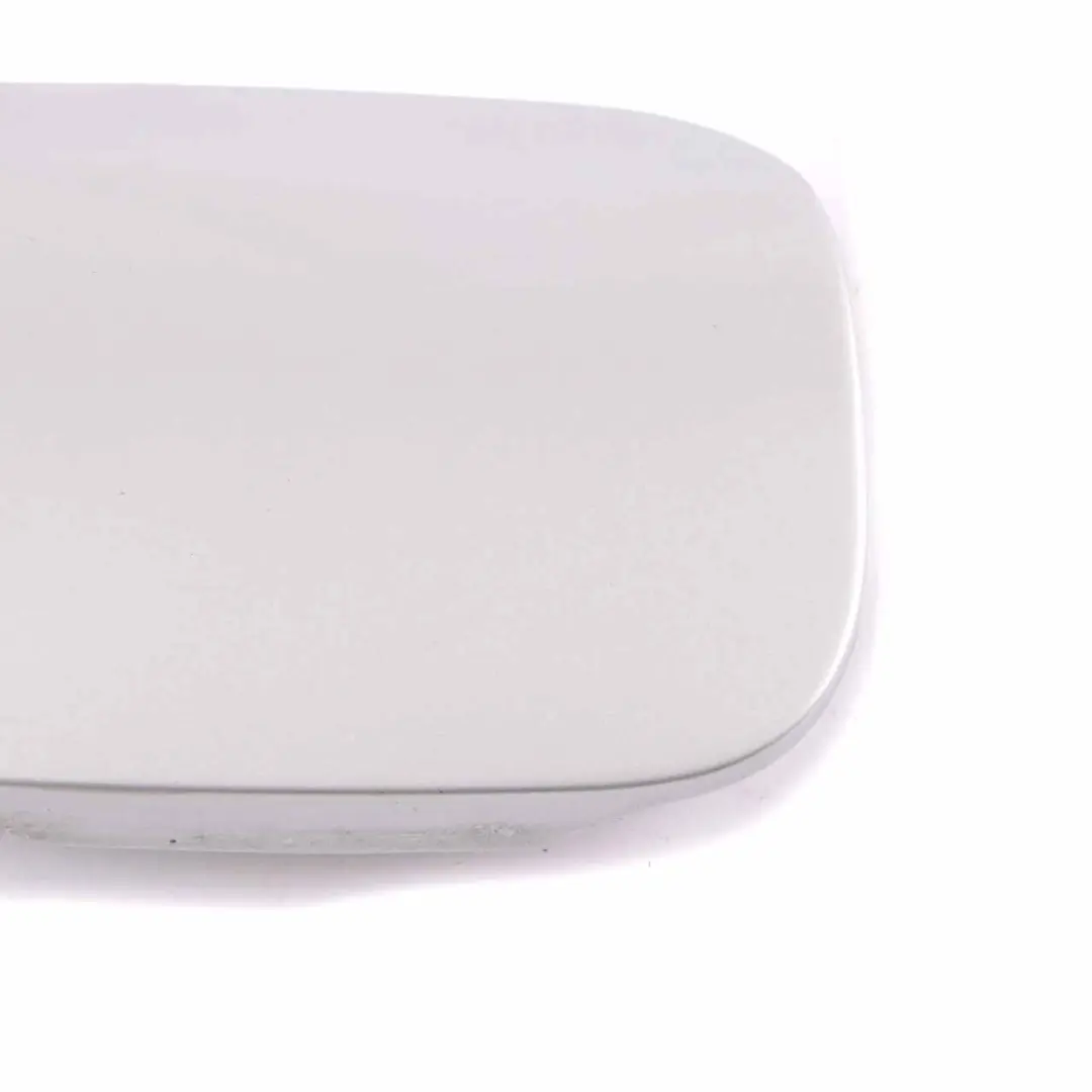 Klappe Tank Deckel Abdeckung Polarsilber Metallic - 761 für Mercedes W245 Tank mit Teilenummer A1697500406 Mercedes W245 Tank Klappe Tank Deckel Abdeckung Polarsilber Metallic - 761 - SKU A1697500406-PLS - Teilenummer A1697500406