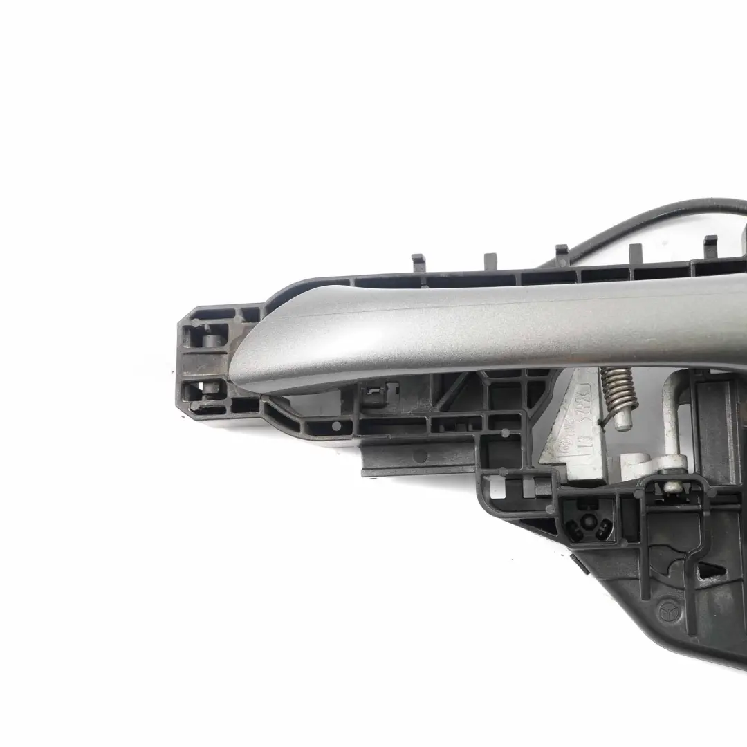 Poignée de porte arrière gauche Mountain Grey 787 pour Mercedes W169 à propos du numéro de pièce A1697600334 Mercedes W169 Poignée de porte arrière gauche Mountain Grey 787 - SKU A1697600334-MG - Numéro de pièce A1697600334