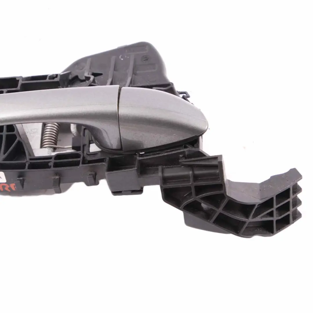 Asidero Puerta Trasera Derecha Gris Montaña 787 para Mercedes W169 con número de pieza A1697600434 Mercedes W169 Asidero Puerta Trasera Derecha Gris Montaña 787 - SKU A1697600434-MG - Número de pieza A1697600434