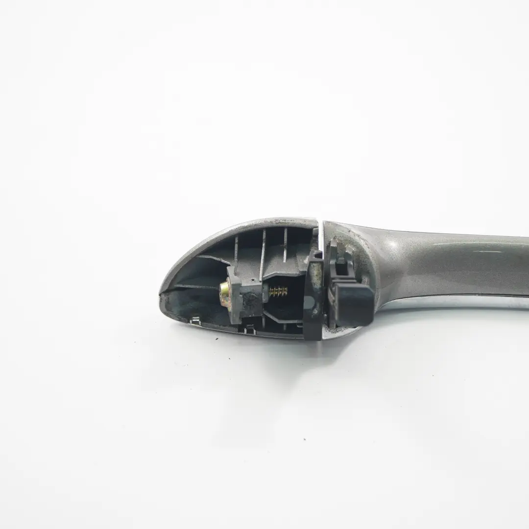 Tirador de puerta Mercedes W169 W245 Trasero derecho Agarre Gris Cometa - 748 para con número de pieza A1697660002 Tirador de puerta Mercedes W169 W245 Trasero derecho Agarre Gris Cometa - 748 - SKU A1697660002-KMG - Número de pieza A1697660002