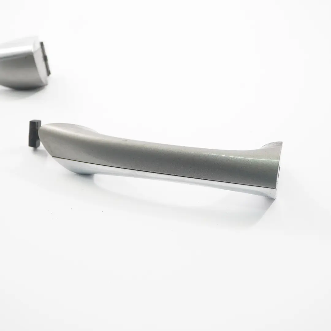  Tirador de puerta Mercedes W169 W245 Trasero derecho Agarre Gris Cometa - 748 - SKU A1697660002-KMG - Número de pieza A1697660002